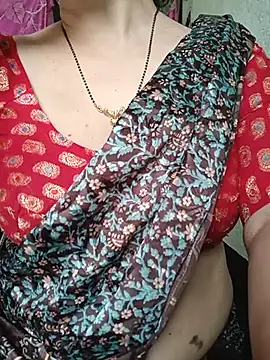 Snapshot of Rosy-B chatting on 05-15-26, 11:01 Rosy-B online show from 05-15-26, 11:01