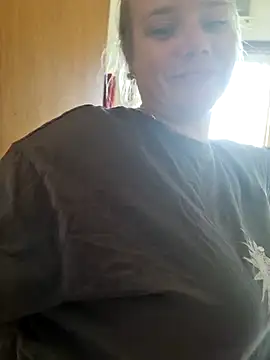 Snapshot of Off_the_Lesh chatting on 09-20-25, 03:40 Off the Lesh online show from 09-20-25, 03:40