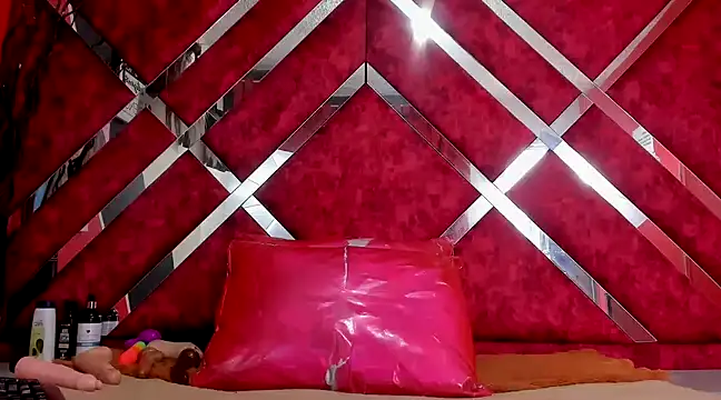 Snapshot of Scarlett_Hot5 chatting on 03-09-25, 05:06 Scarlett Hot5 online show from 03-09-25, 05:06