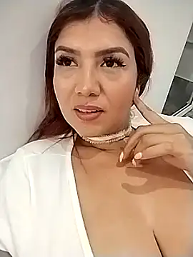 Snapshot of AriaRusso chatting on 01-29-25, 01:58 AriaRusso online show from 01-29-25, 01:58