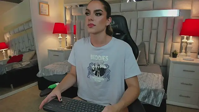 mariiahneedles online show from 12-21-24, 11:13