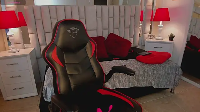 mariiahneedles online show from 02-12-25, 11:51