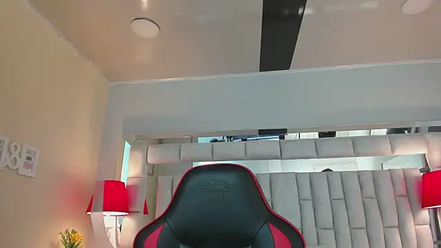 mariiahneedles online show from 10-30-25, 03:08