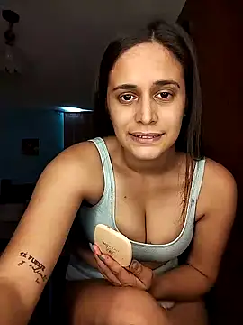 Snapshot of Catalinacandela chatting on 12-18-24, 06:14 Catalinacandela online show from 12-18-24, 06:14