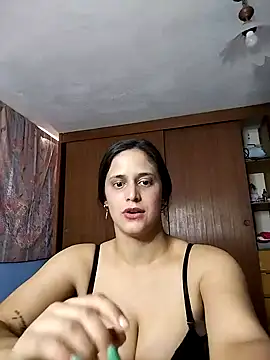 Snapshot of Catalinacandela chatting on 09-16-25, 07:48 Catalinacandela online show from 09-16-25, 07:48