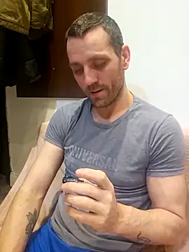 Snapshot of Aian09 chatting on 03-19-25, 09:16 Aian09 online show from 03-19-25, 09:16