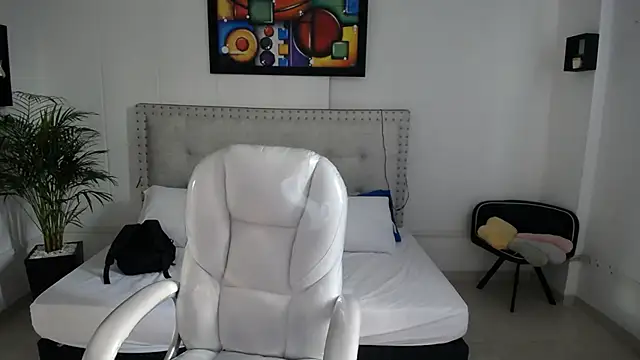 Chiqui milk  online show from 02-11-25, 07:05