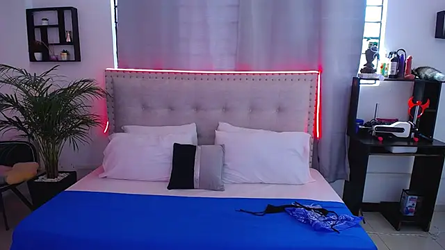 Chiqui milk  online show from 03-19-25, 07:27