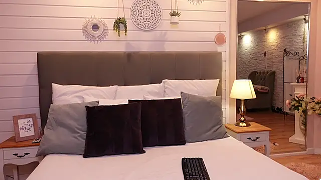 Snapshot of LinaReese chatting on 12-21-24, 10:39 LinaReese online show from 12-21-24, 10:39