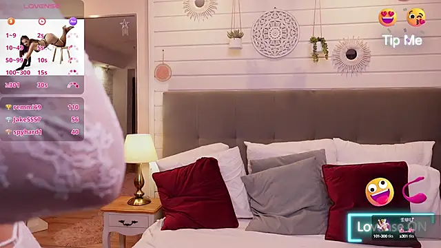 Snapshot of LinaReese chatting on 03-18-25, 05:41 LinaReese online show from 03-18-25, 05:41