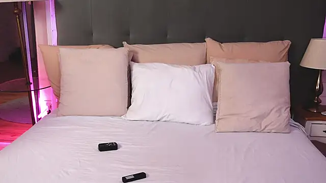 Snapshot of LinaReese chatting on 10-02-25, 06:42 LinaReese online show from 10-02-25, 06:42