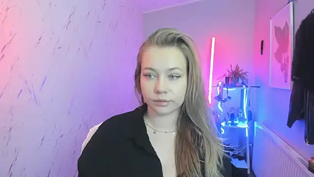 holly xglam online show from 11-24-25, 08:19