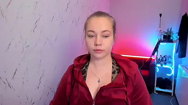 holly xglam online show from 03-18-26, 08:01