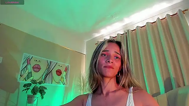 SkiinnyAna online show from 01-22-25, 07:45