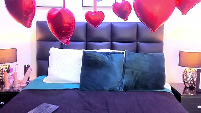 Snapshot of TaraCarson chatting on 02-12-25, 12:27 TaraCarson online show from 02-12-25, 12:27