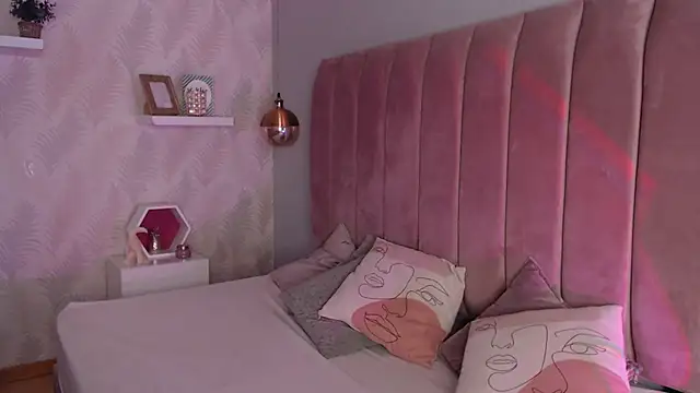 Snapshot of LeenaBrown chatting on 11-09-25, 03:10 LeenaBrown online show from 11-09-25, 03:10