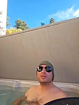 Snapshot of JeepinAround chatting on 10-14-25, 03:02 JeepinAround online show from 10-14-25, 03:02