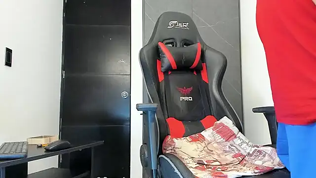 Snapshot of sergiio_mesa27 chatting on 12-28-24, 12:15 sergiio mesa27 online show from 12-28-24, 12:15