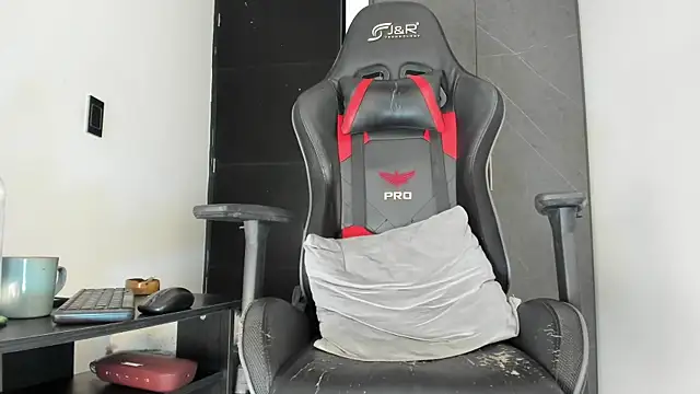 Snapshot of sergiio_mesa27 chatting on 11-11-25, 03:01 sergiio mesa27 online show from 11-11-25, 03:01