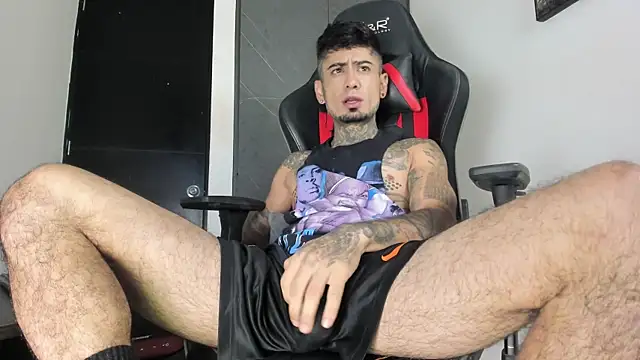 Snapshot of sergiio_mesa27 chatting on 12-05-25, 12:14 sergiio mesa27 online show from 12-05-25, 12:14