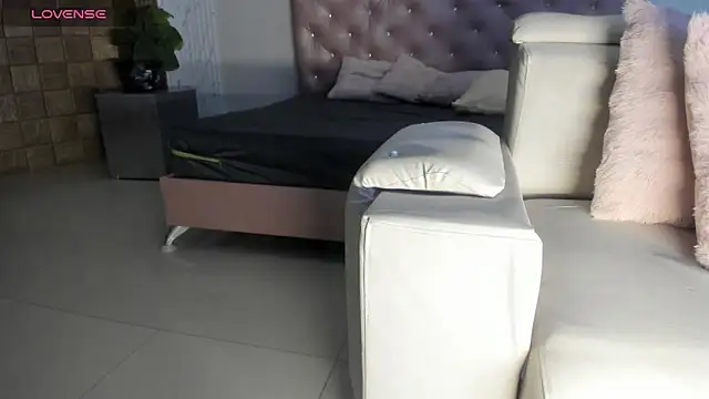 Lissalittlee online show from 04-26-26, 07:44