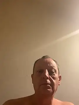 Snapshot of chubbybear2cum chatting on 09-17-25, 04:47 chubbybear2cum online show from 09-17-25, 04:47