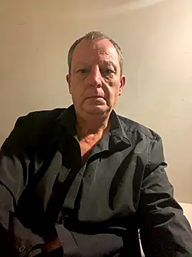 Snapshot of chubbybear2cum chatting on 09-25-25, 04:27 chubbybear2cum online show from 09-25-25, 04:27