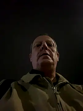 Snapshot of chubbybear2cum chatting on 10-15-25, 12:22 chubbybear2cum online show from 10-15-25, 12:22