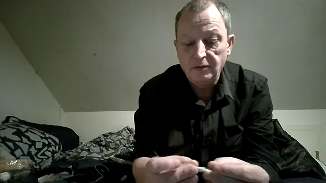 Snapshot of chubbybear2cum chatting on 12-18-25, 05:02 chubbybear2cum online show from 12-18-25, 05:02