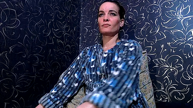 Strawberry Milfa online show from 12-19-25, 07:54