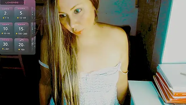 Snapshot of Camil2025 chatting on 06-14-26, 02:35 Camil2025 online show from 06-14-26, 02:35