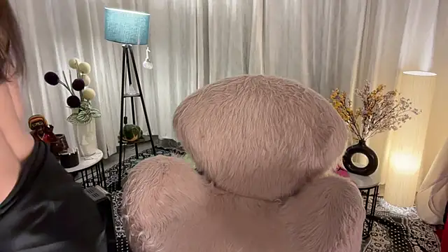 Snapshot of Unique-Beauty chatting on 02-10-25, 02:05 Unique-Beauty online show from 02-10-25, 02:05