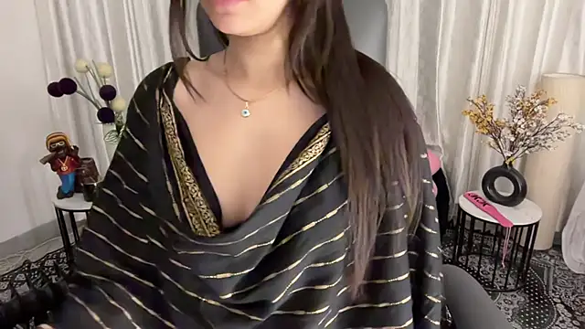 Snapshot of Unique-Beauty chatting on 03-04-25, 05:24 Unique-Beauty online show from 03-04-25, 05:24