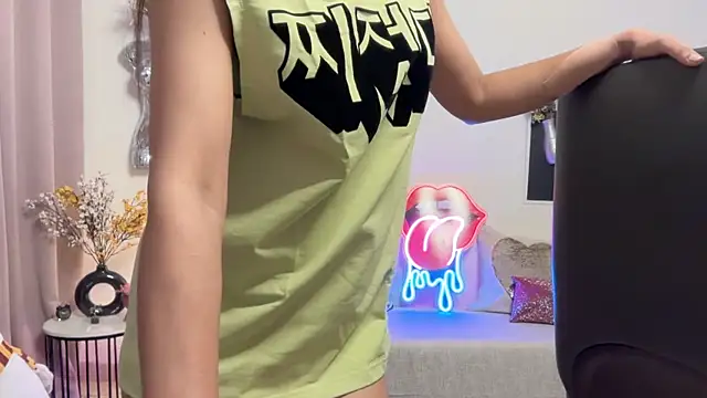 Unique-Beauty online show from 04-21-26, 06:55