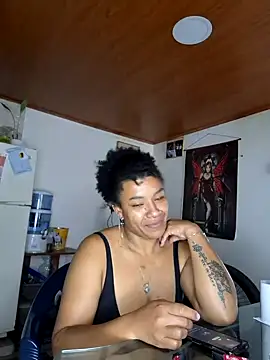 Snapshot of Selket11 chatting on 01-10-25, 08:37 Selket11 online show from 01-10-25, 08:37