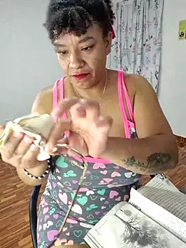 Snapshot of Selket11 chatting on 09-18-25, 01:18 Selket11 online show from 09-18-25, 01:18