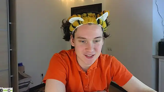 Snapshot of MoreRealAlex chatting on 02-10-25, 10:30 MoreRealAlex online show from 02-10-25, 10:30