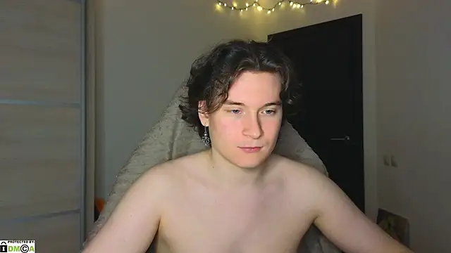 Snapshot of MoreRealAlex chatting on 09-28-25, 11:21 MoreRealAlex online show from 09-28-25, 11:21