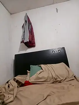 Boypolla11 online show from 12-17-24, 07:07