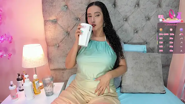 Snapshot of Holyjacky_ chatting on 03-18-25, 10:36 Holyjacky online show from 03-18-25, 10:36