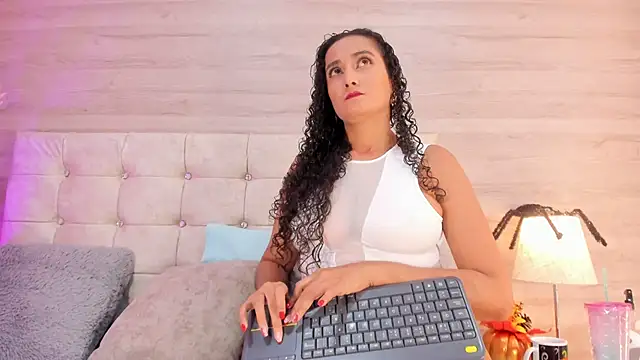 Snapshot of Holyjacky_ chatting on 10-26-25, 12:00 Holyjacky online show from 10-26-25, 12:00