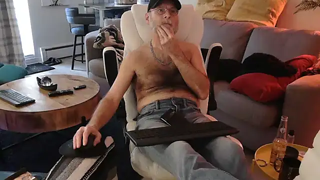 Snapshot of Towndude123 chatting on 02-05-25, 08:57 Towndude123 online show from 02-05-25, 08:57