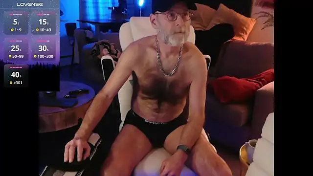 Snapshot of Towndude123 chatting on 02-08-25, 06:22 Towndude123 online show from 02-08-25, 06:22