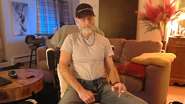 Snapshot of Towndude123 chatting on 02-24-25, 02:19 Towndude123 online show from 02-24-25, 02:19