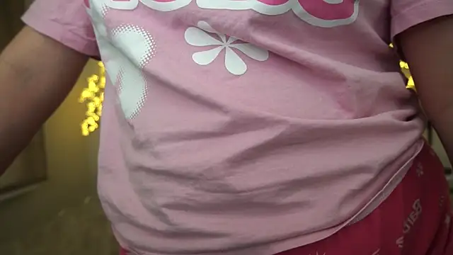 Snapshot of MagicPeachh_ chatting on 02-28-25, 01:03 MagicPeachh  online show from 02-28-25, 01:03