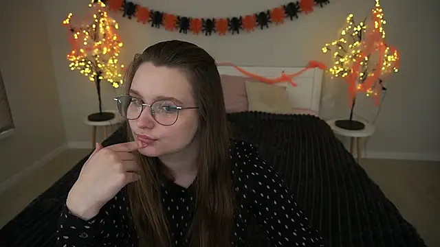 MagicPeachh  online show from 10-31-25, 06:58