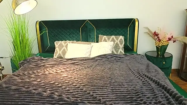 MagicPeachh  online show from 04-15-26, 05:58