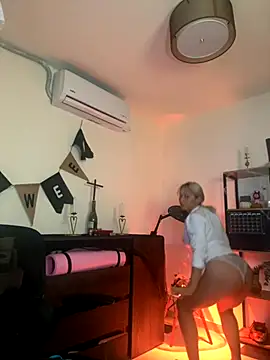 Ramona Flower online show from 10-14-25, 01:06