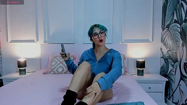 Ramona Flower online show from 12-15-25, 01:10