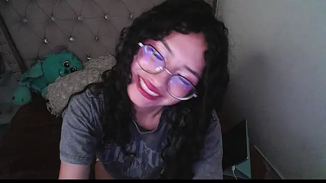 Snapshot of CherieCurl chatting on 11-25-25, 04:12 CherieCurl online show from 11-25-25, 04:12